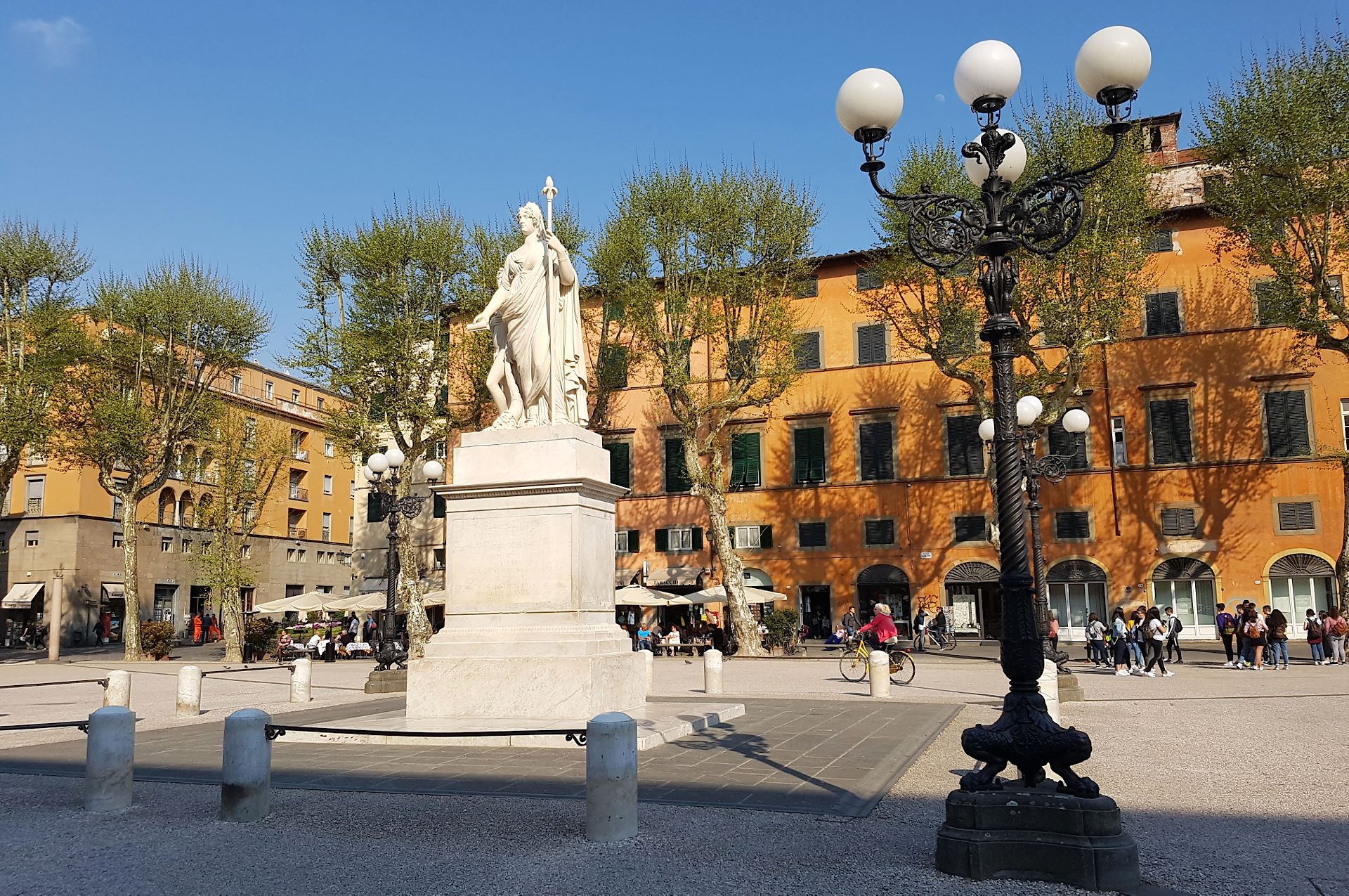 Lucca, Piazza Napoleone